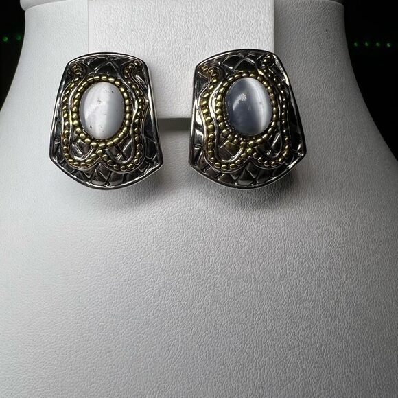 Vintage MX Signature Clip‎ on Earrings - Picture 2 of 9